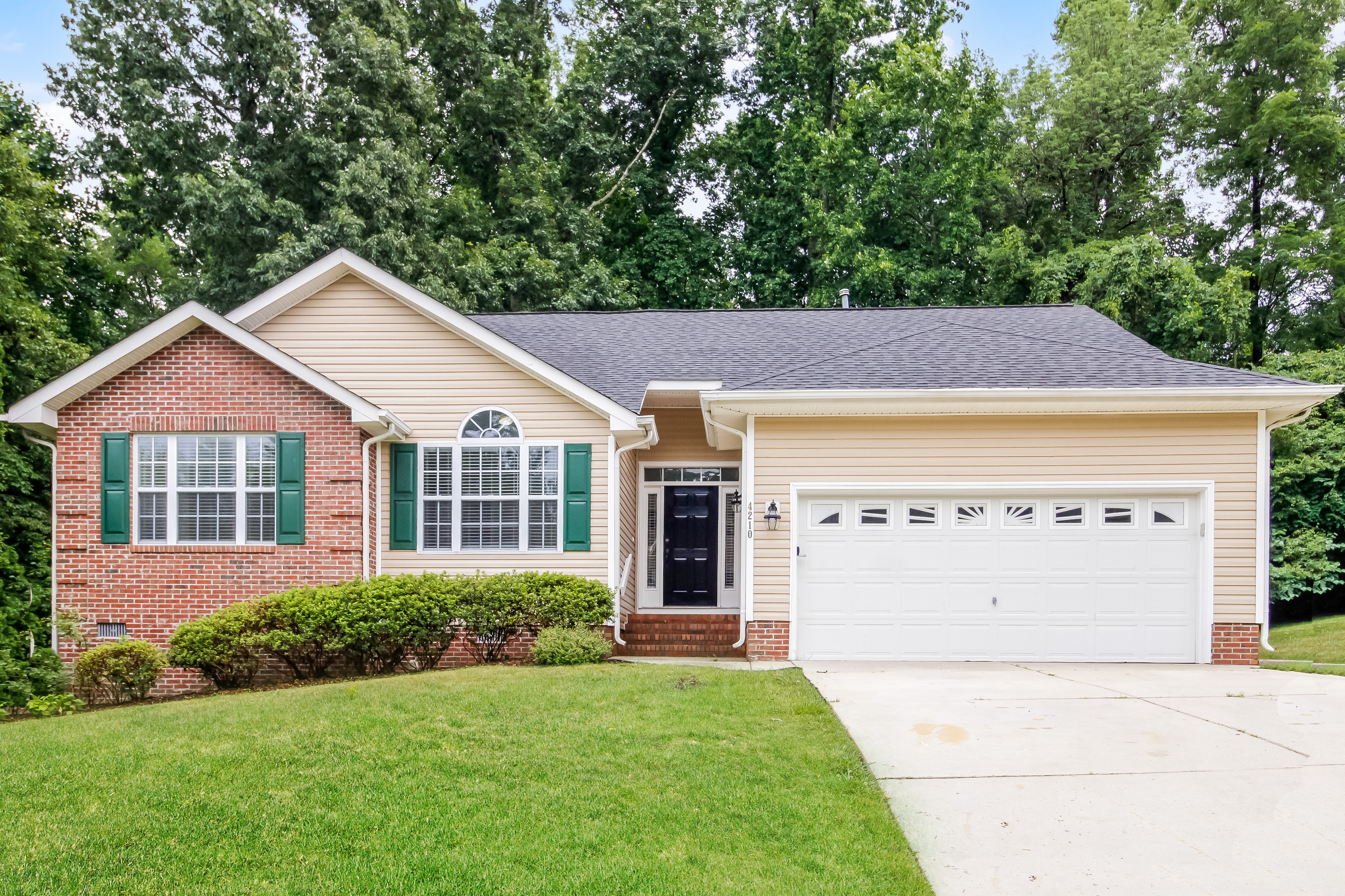 4210 CLOVELLY DR GREENSBORO, NC 27406